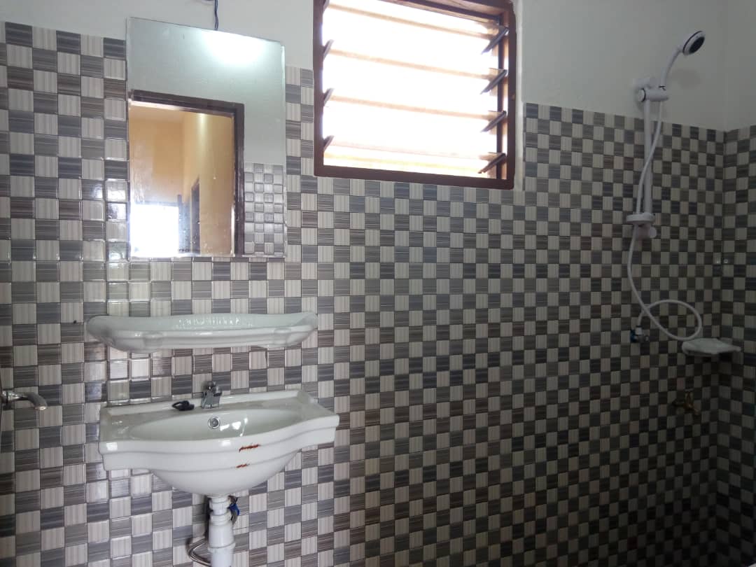 N° 4297 :
                            Chambre salon à louer , Adidogome, Lome, Togo : 40 000 XOF/mois